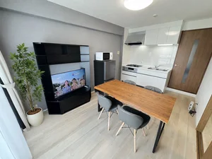 のマンスリーマンション・ウィークリーマンション「アルDEスリー鈴鹿イオンモール PlusOne ダブルRoom・1A・2DK(No.1394375)」メイン画像