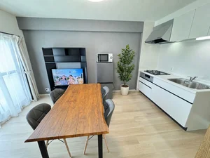 のマンスリーマンション・ウィークリーマンション「アルDEスリー鈴鹿イオンモール PlusOne ダブルRoom・1A・2DK(No.1394375)」メイン画像
