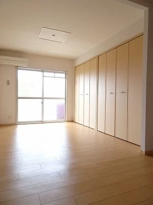 のマンスリーマンション・ウィークリーマンション「Ｅａｓｔ　Ｈｉｌｌ 303・洋室(No.1395331)」メイン画像