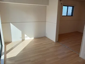 埼玉県の大東建託リーシング株式会社のマンスリーマンション・ウィークリーマンション「クアドリフォリオ 105・洋室(No.1398780)」メイン画像