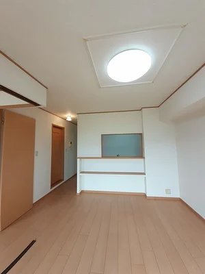 のマンスリーマンション・ウィークリーマンション「こうやリバーサイドヒルズⅢ番館 203・洋室(No.1399894)」メイン画像