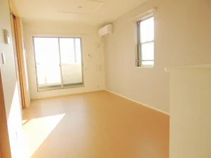のマンスリーマンション・ウィークリーマンション「シャン　ドゥ　フルール　Ｃ 201・洋室(No.1403806)」メイン画像