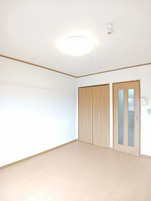 のマンスリーマンション・ウィークリーマンション「カルフールＢ．Ｃ白山 302・洋室(No.1404966)」メイン画像