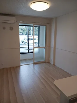 大飯郡高浜町のマンスリーマンション・ウィークリーマンション「アンソレイエ高浜Ⅰ 102・洋室(No.1407188)」メイン画像