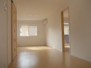 のマンスリーマンション・ウィークリーマンション「Ｖｉｌｌａ　やまっちゃ 102・洋室(No.1409808)」メイン画像