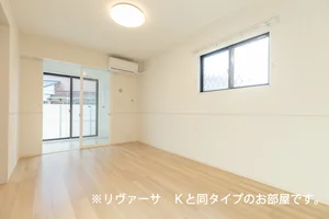 和歌山県のマンスリーマンション・ウィークリーマンション「ハーモニー紀の川　Ⅱ 102・洋室(No.1411157)」メイン画像