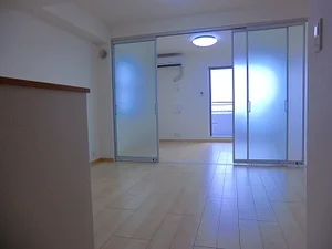 のマンスリーマンション・ウィークリーマンション「ポーシェガーデン３ 801・洋室(No.1413707)」メイン画像