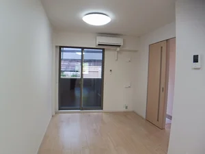 のマンスリーマンション・ウィークリーマンション「ヴィラージュ　ドゥ　ソレイユⅡ 102・洋室(No.1413891)」メイン画像