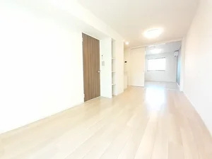 邑楽郡大泉町のマンスリーマンション・ウィークリーマンション「メゾン　ド　コルヌイエ　Ⅲ 102・洋室(No.1416813)」メイン画像