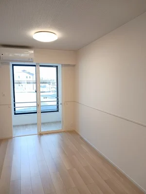 伊勢市のマンスリーマンション・ウィークリーマンション「ヒカルサ伊勢小俣Ⅱ 102・洋室(No.1418050)」メイン画像
