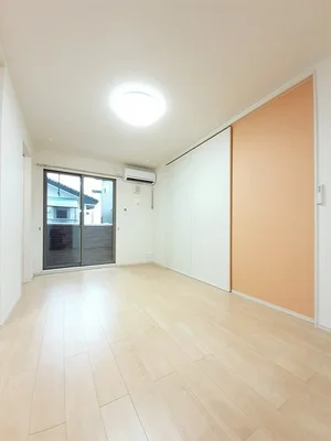 のマンスリーマンション・ウィークリーマンション「カーサ　コルディアーレ　Ａ 102・洋室(No.1425966)」メイン画像
