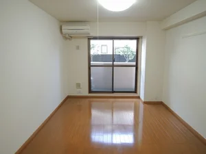 桶川市のマンスリーマンション・ウィークリーマンション「キュ－ズ・リヴィエ－ル 106・洋室(No.1426065)」メイン画像