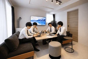 出張中のサラリーマンや…