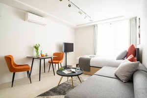 のマンスリーマンション・ウィークリーマンション「東新宿駅から徒歩5分/お洒落なお部屋/新大久保が徒歩圏内/スーパーも5分圏内/PASEO新宿 402(No.1433489)」メイン画像