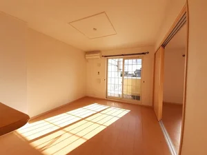 のマンスリーマンション・ウィークリーマンション「バロン・四辻 101・洋室(No.1436150)」メイン画像