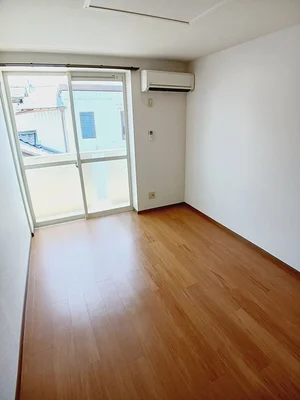 高知県のマンスリーマンション・ウィークリーマンション「ソレアード　高岡 202・洋室(No.1436283)」メイン画像
