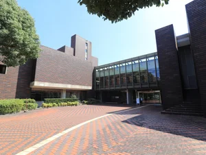 山口県立図書館