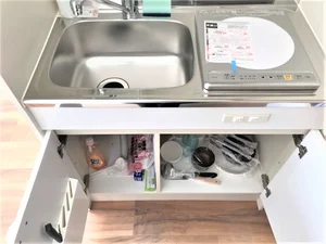 キッチン備品♪鍋やフライパンなど調理器具だけでなく、お皿やコップなどもご用意しておりますので是非活用ください！