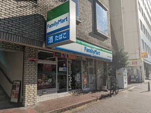 ファミリーマートまで徒歩2分♪