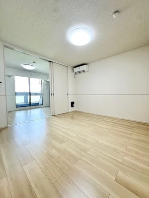 のマンスリーマンション・ウィークリーマンション「メゾン　アンソレイエ 205・洋室(No.1439001)」メイン画像
