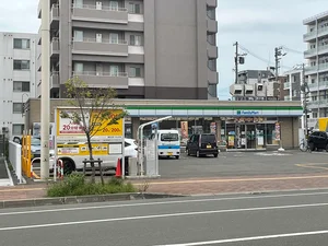ファミリーマート 札幌北20条西5丁目店 徒歩1分