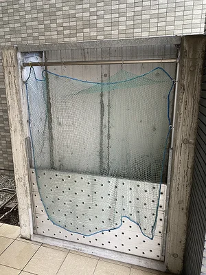 敷地内ゴミ庫、雨の日も濡れることなくゴミ出しできます