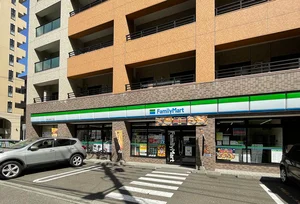 ファミリーマート 札幌北9条西2丁目店 徒歩2分