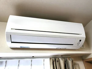 エアコン付きで夏も快適に