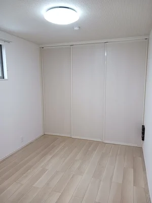 のマンスリーマンション・ウィークリーマンション「ヒカルサ四日市西浜田 205・洋室(No.1440571)」メイン画像
