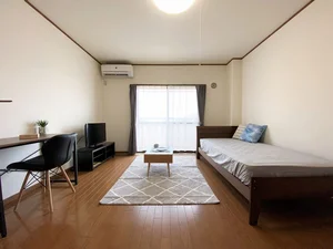 佐野市のマンスリーマンション・ウィークリーマンション「🍀グランマンスリー🍀佐野高萩Ⅱ🏬佐野プレミアムアウトレットまで800ｍ✨風呂・トイレ別🛁🚽 302・1K(No.1444701)」メイン画像