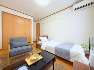 のマンスリーマンション・ウィークリーマンション「☆2ベッドルーム🛏2名入居可☆🍀グランマンスリー伊勢崎三光町🍀🏡広々２DK✨📍インターネット無料💻 102・2ＤＫ(No.1457891)」メイン画像