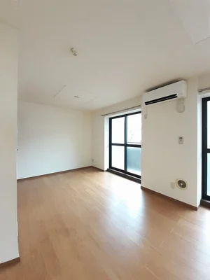 のマンスリーマンション・ウィークリーマンション「ＣＯＵＲＴーＹＡＲＤ三橋公園Ｄ 104・洋室(No.1458754)」メイン画像