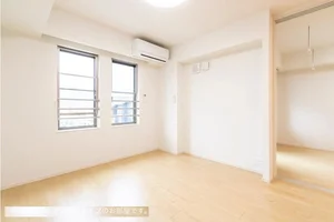 のマンスリーマンション・ウィークリーマンション「カーサ　ビアンカ　デュエ 301・洋室(No.1464109)」メイン画像