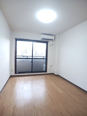 のマンスリーマンション・ウィークリーマンション「館町ガーデンＨＩＴＳ 402・洋室(No.1465962)」メイン画像
