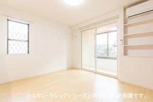 のマンスリーマンション・ウィークリーマンション「レヨン・ド・ルミエール津島 101・洋室(No.1466937)」メイン画像