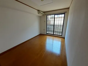 のマンスリーマンション・ウィークリーマンション「パイングローヴヒルズＣ 102・洋室(No.1467077)」メイン画像