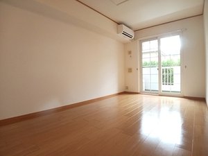のマンスリーマンション・ウィークリーマンション「ヴァン・セゾニエ　Ⅲ 102・洋室(No.1472497)」メイン画像