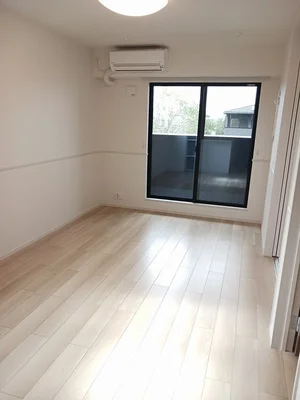 のマンスリーマンション・ウィークリーマンション「ＢＡＳＥＭＥＮＴ　Ⅰ 201・洋室(No.1472644)」メイン画像