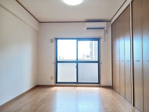 のマンスリーマンション・ウィークリーマンション「リバ－ハイツ石塚 304・洋室(No.1473089)」メイン画像