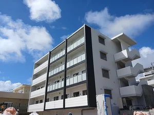 沖縄県のマンスリーマンション・ウィークリーマンション「Ｔａｊｉｂａｒｕ　Ｃｏｕｒｔ 402・洋室(No.1474918)」メイン画像