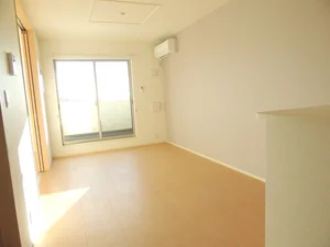 のマンスリーマンション・ウィークリーマンション「シャン　ドゥ　フルール　Ｃ 202・洋室(No.1475307)」メイン画像