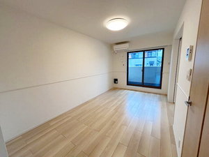 のマンスリーマンション・ウィークリーマンション「スモールウッズタウン　レイナ 202・洋室(No.1476061)」メイン画像