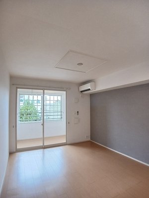 新潟県のマンスリーマンション・ウィークリーマンション「カンポン　パラダイス 202・洋室(No.1476228)」メイン画像