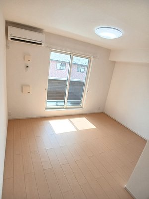 のマンスリーマンション・ウィークリーマンション「Ｈａｒｕｋａｓ　Ⅱ 203・洋室(No.1476704)」メイン画像
