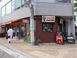 ボッカロッソまで徒歩10分