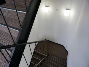 2～4階部分がお部屋になります。