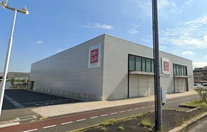 ユニクロ 福山明神店まで2.5km。