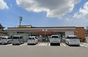 セブン-イレブン 福山引野5丁目店まで900m。