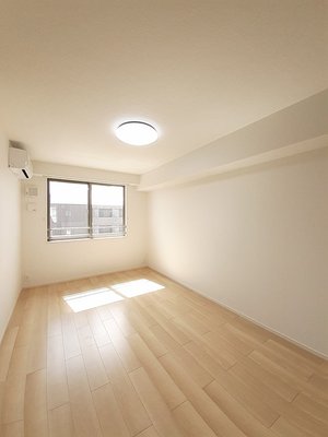 新潟県のマンスリーマンション・ウィークリーマンション「ナリワリ　ハッタ 303・洋室(No.1481226)」メイン画像