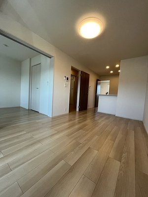 のマンスリーマンション・ウィークリーマンション「ＷｅｓｔｅｒｌｙＧａｒｄｅｎⅡ 203・洋室(No.1483176)」メイン画像